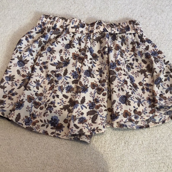 Floral Flowy Shorts with Fringe Pom Pom Detail - Picture 3 of 4